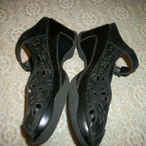 STURDY ACTIVE WHITE MOUNTAIN SHOES SANDAL LIKE 11 M